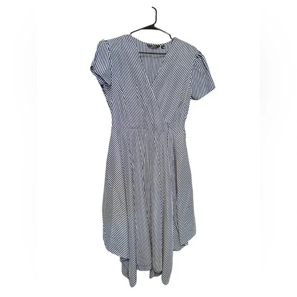 Mlle Gabrielle Dresses | Mlle Gabrielle Blue And White Pleated Puff Sleeve Sundress | Color: Blue/White | Size: L | Yohanacubas64's Closet